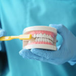 Wszechstronne leczenie dentystyczne – znajdź trasę do zdrowych i pięknego uśmiechu.